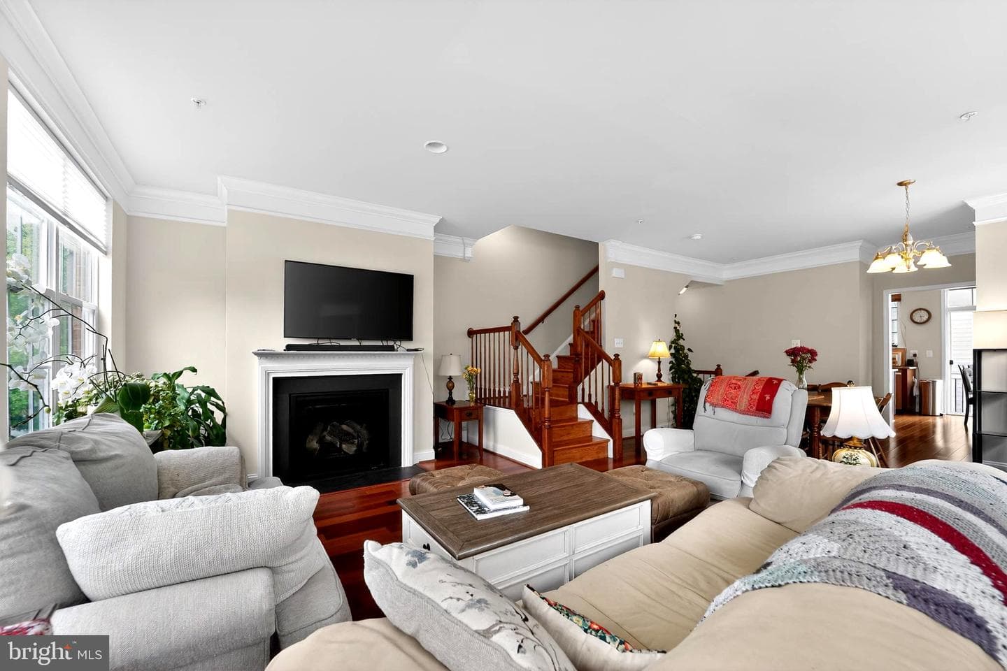 130 Linden Place photo 5
