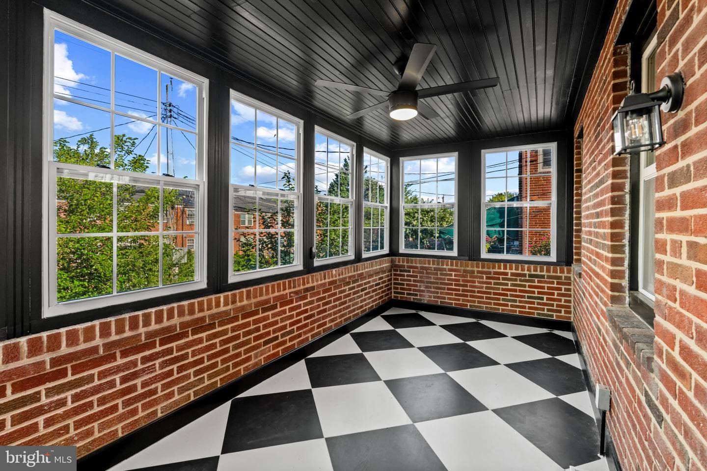 327 Stratford Road photo 11