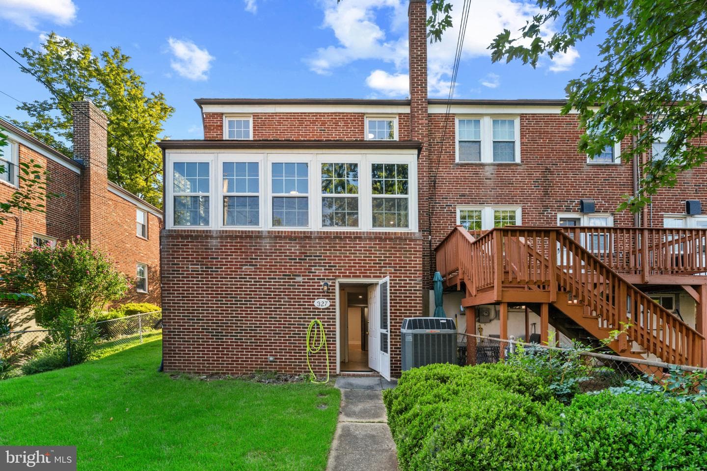 327 Stratford Road photo 27