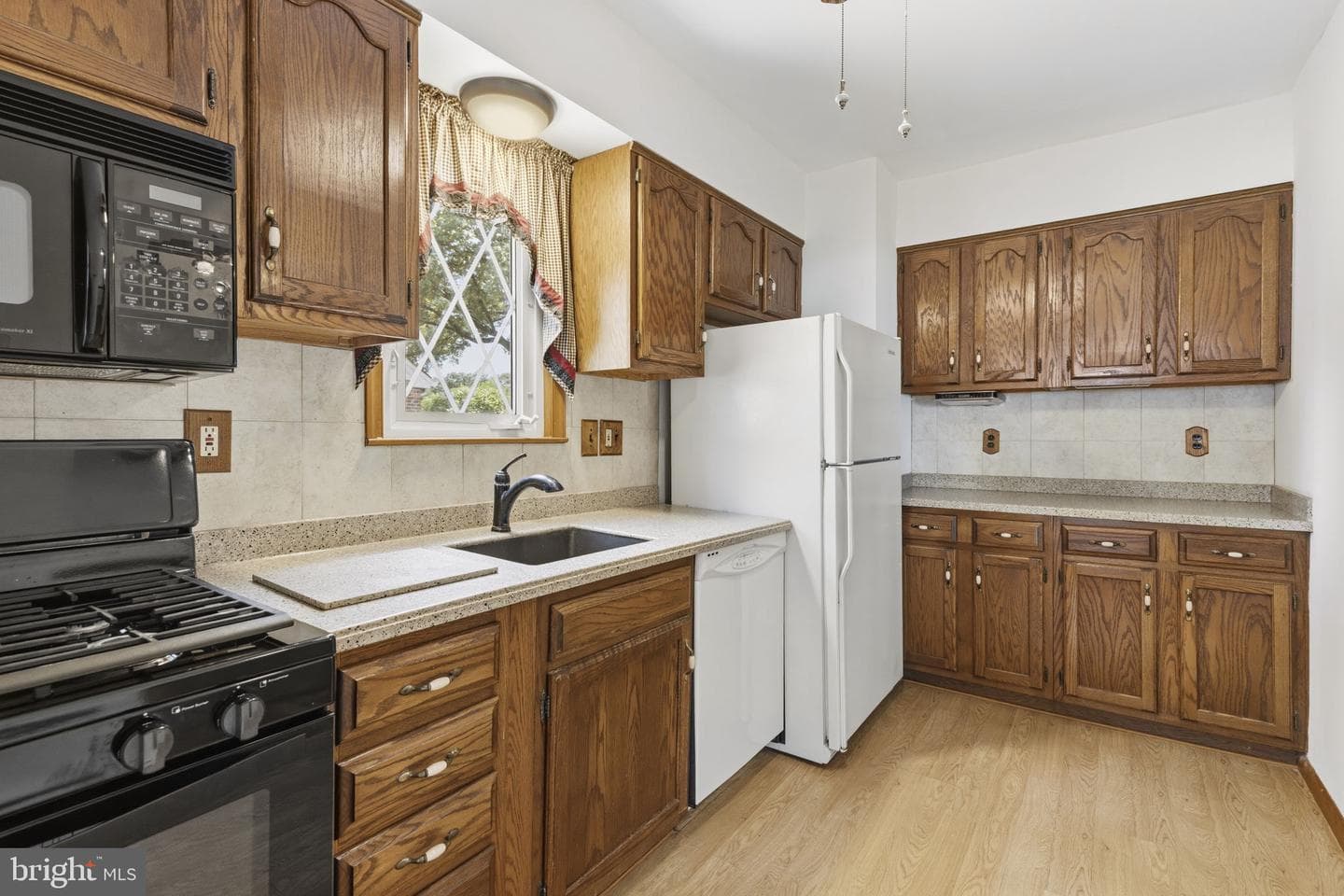 1316 Pine Grove Avenue photo 8