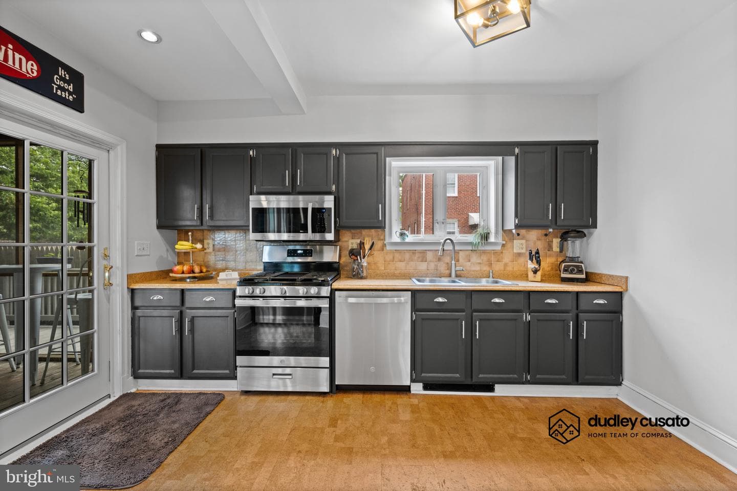 47 Willow Avenue photo 11
