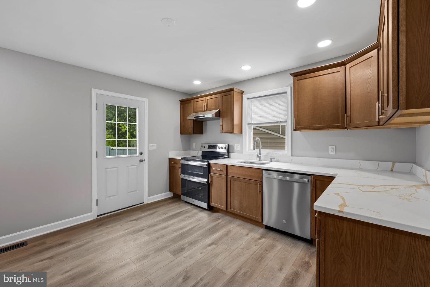 1520 Dorchester Avenue photo 11