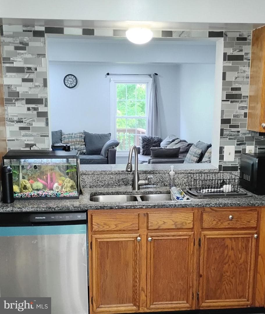1635 Winding Brook Way photo 12