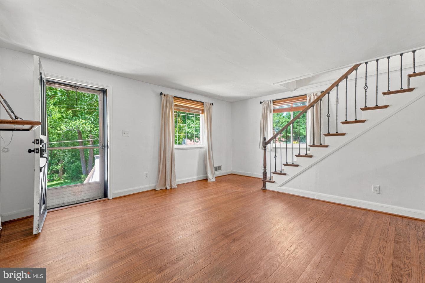 9945 Hilltop Drive photo 8