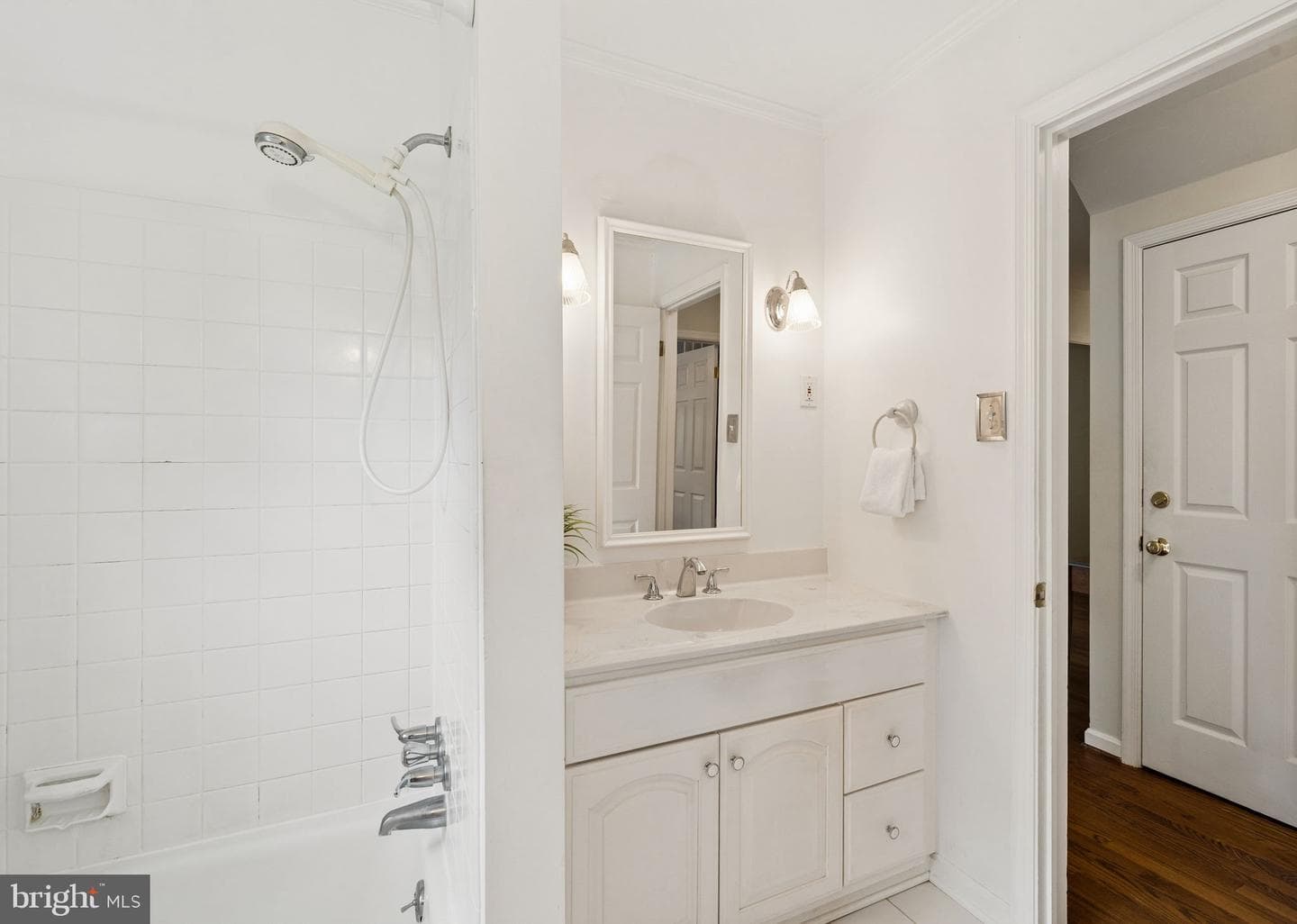 16010 Falls Road photo 19