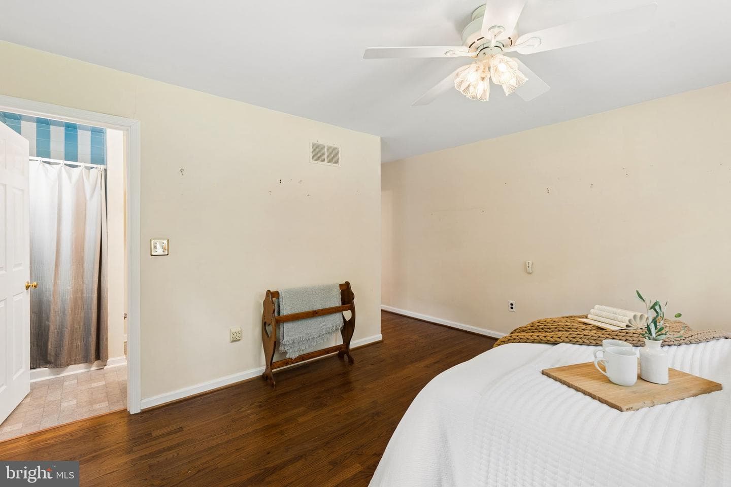 16010 Falls Road photo 26