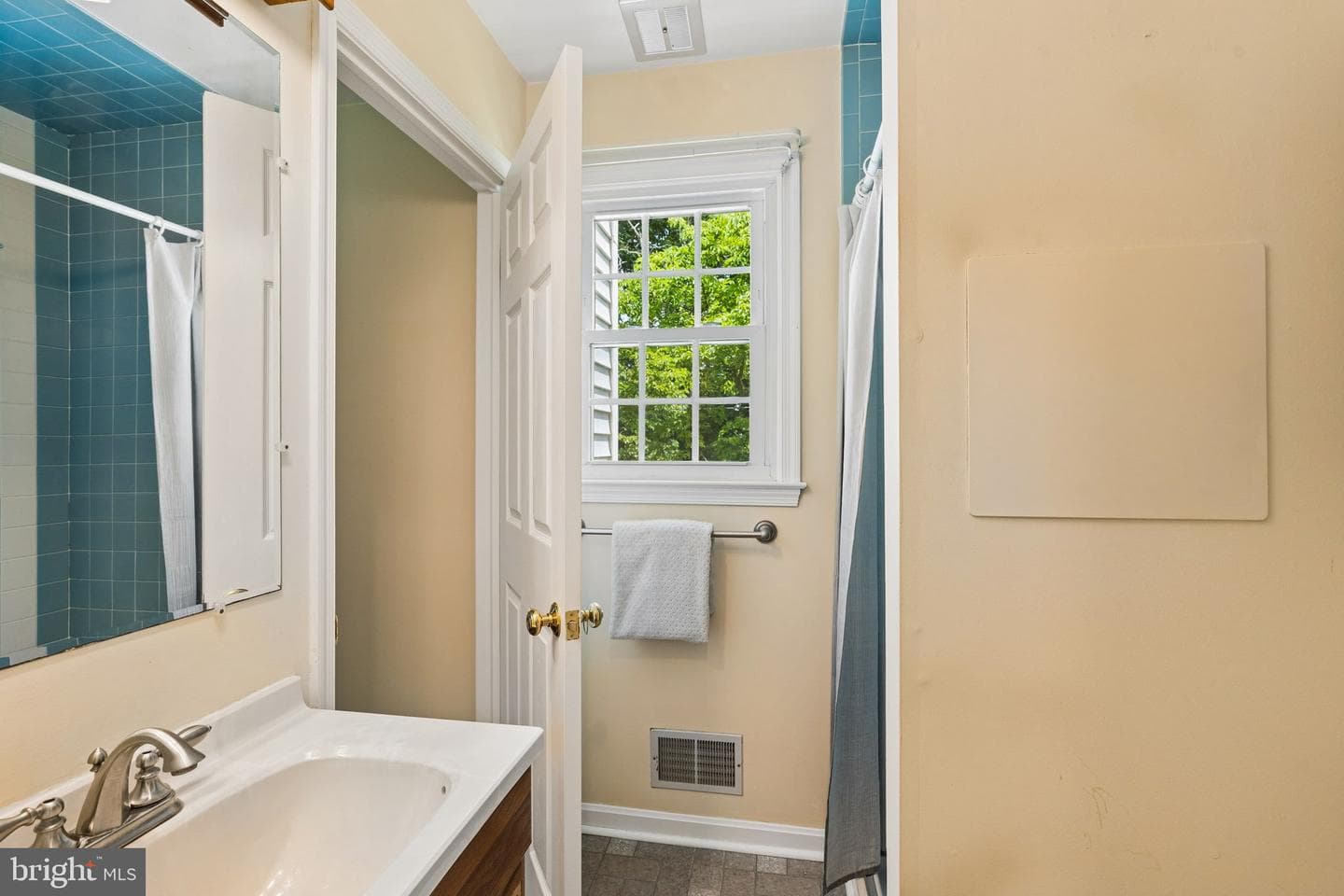 16010 Falls Road photo 30