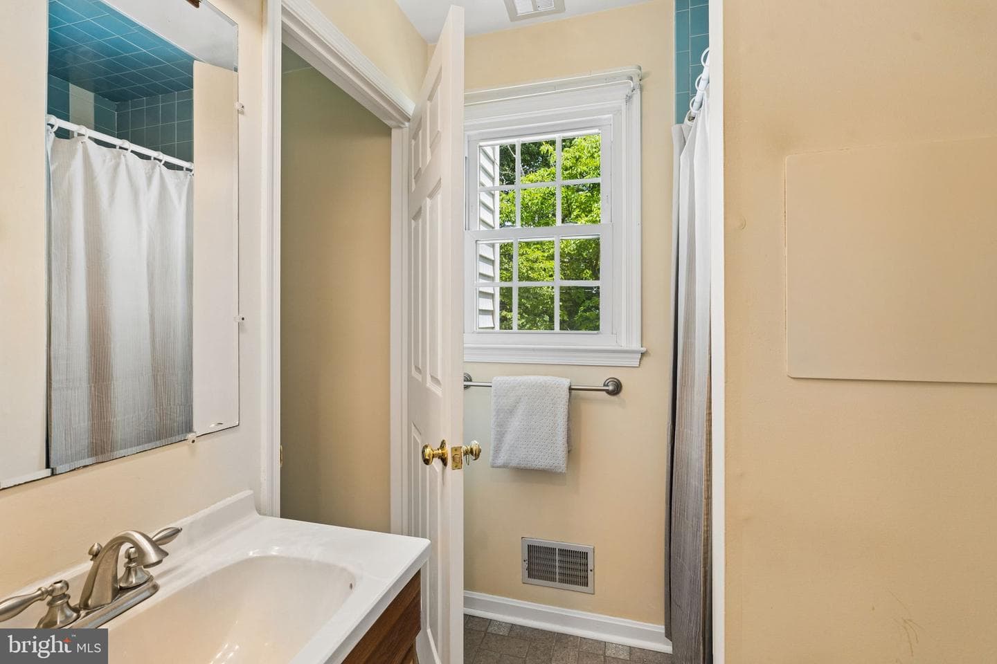 16010 Falls Road photo 31