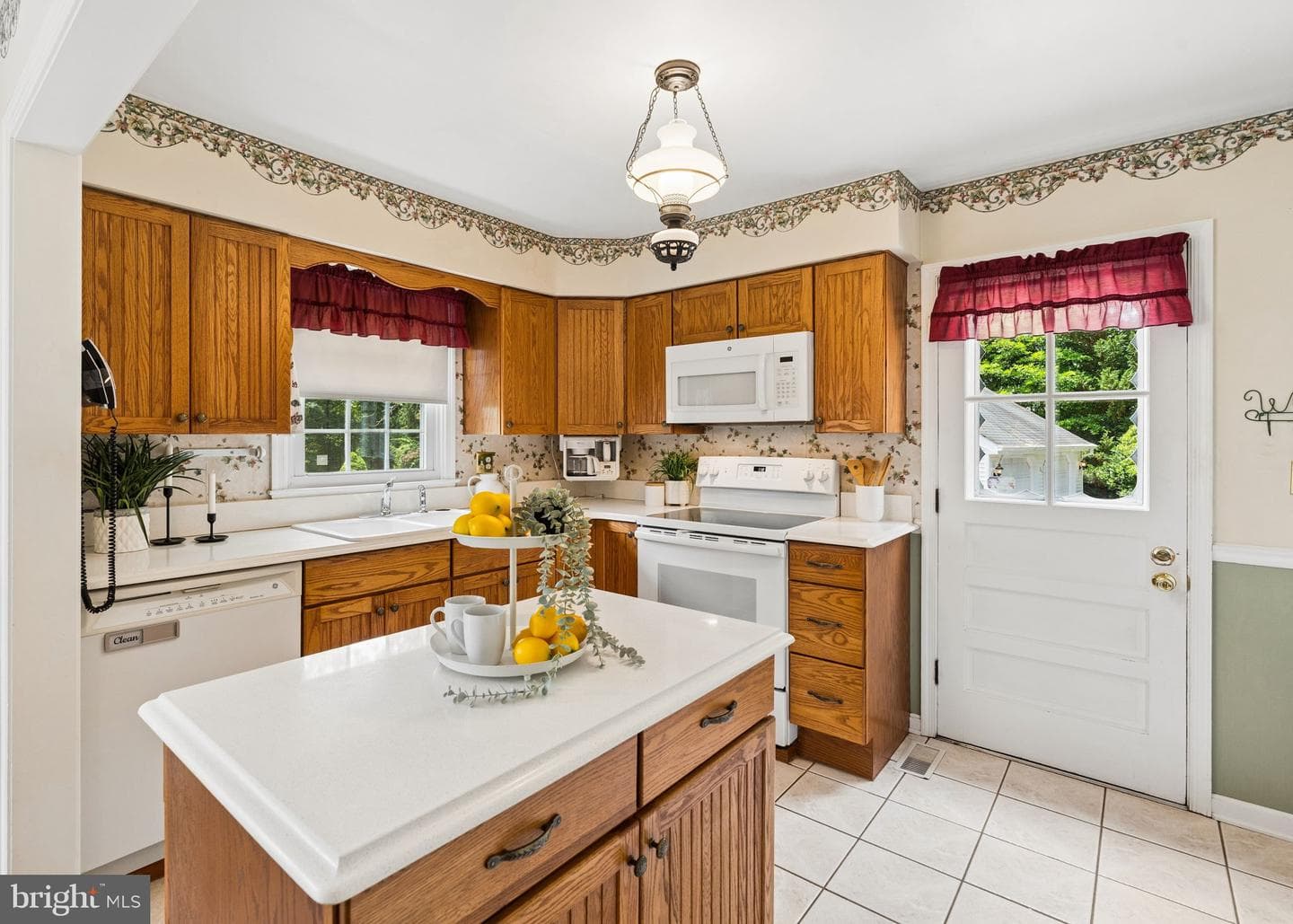 16010 Falls Road photo 38
