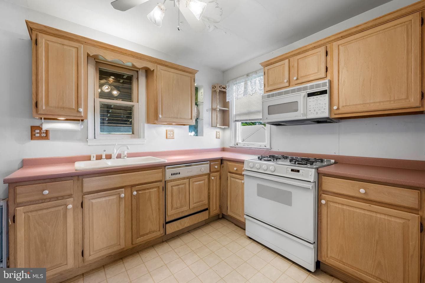 5321 Kenwood Avenue photo 3