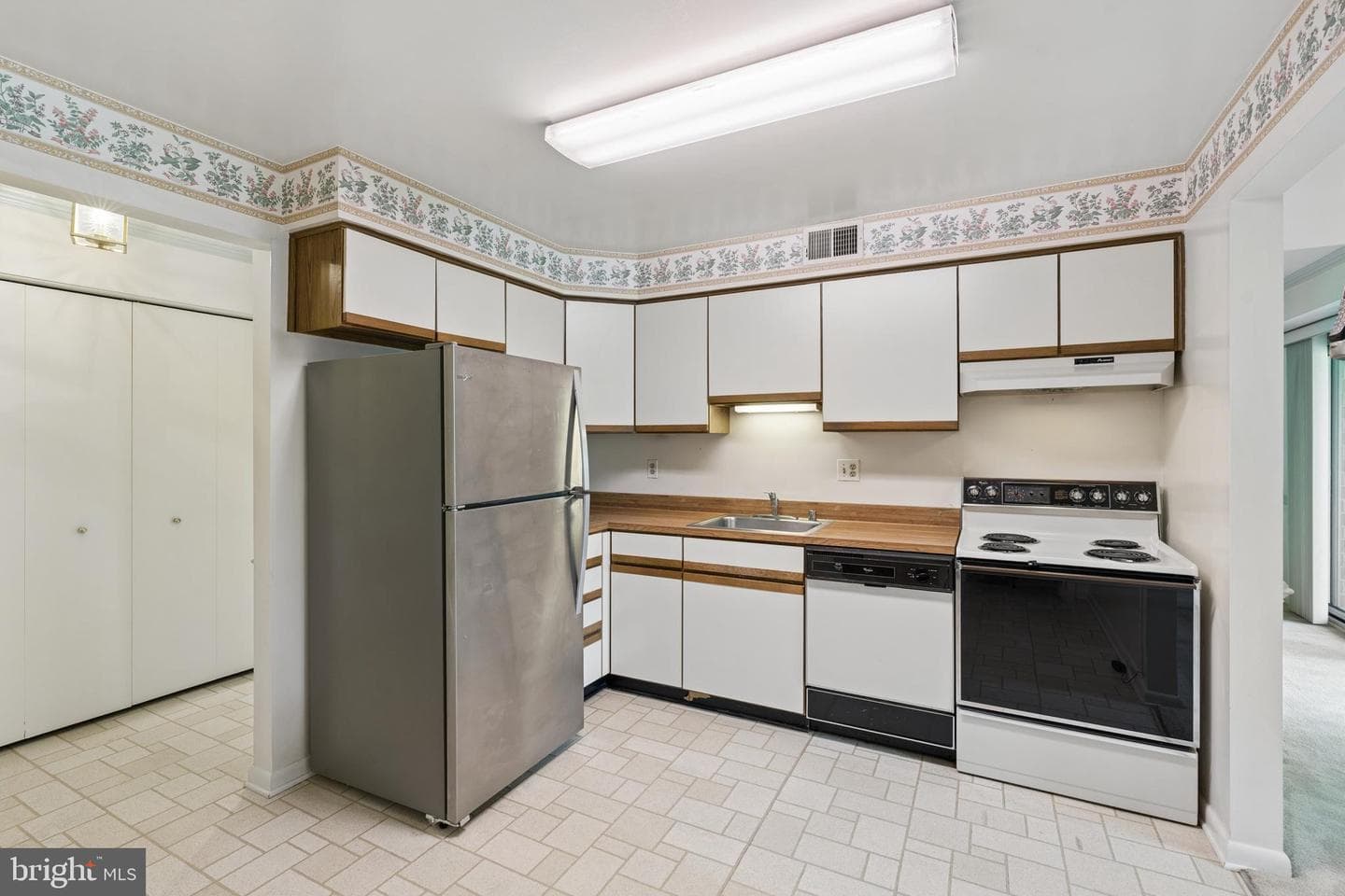 1 Lucan Court #301 photo 15