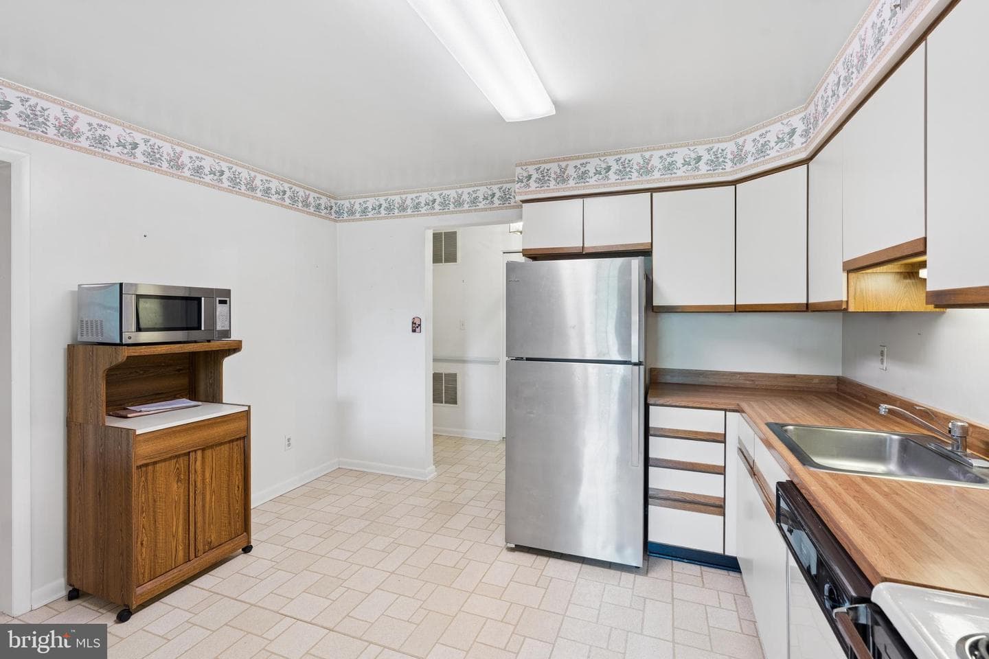 1 Lucan Court #301 photo 18