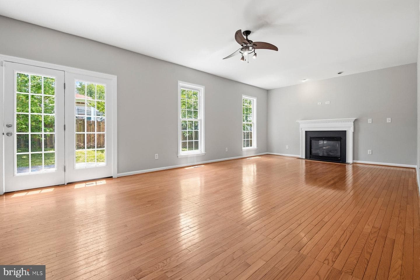 4945 Hazelwood Avenue photo 15