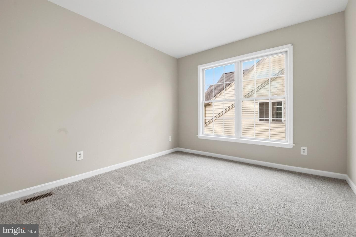 4945 Hazelwood Avenue photo 25