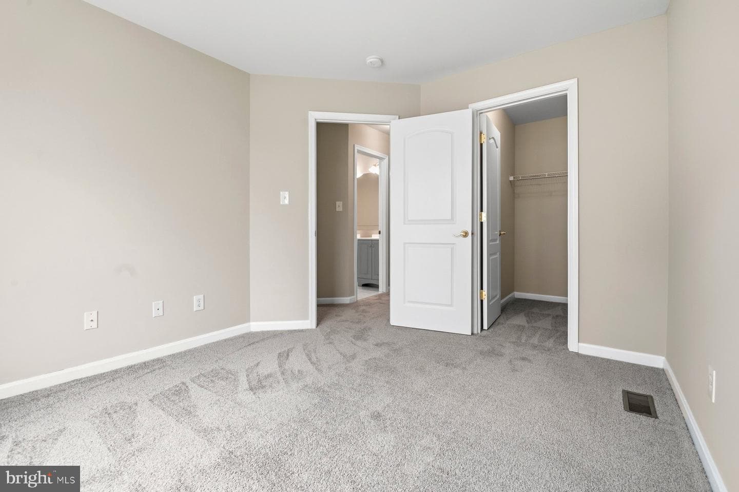 4945 Hazelwood Avenue photo 26