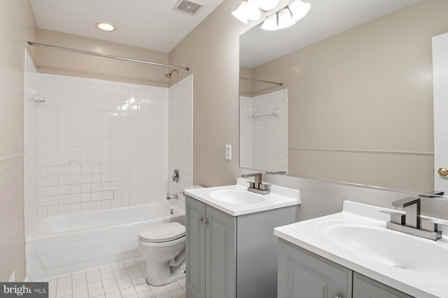 4945 Hazelwood Avenue photo 29