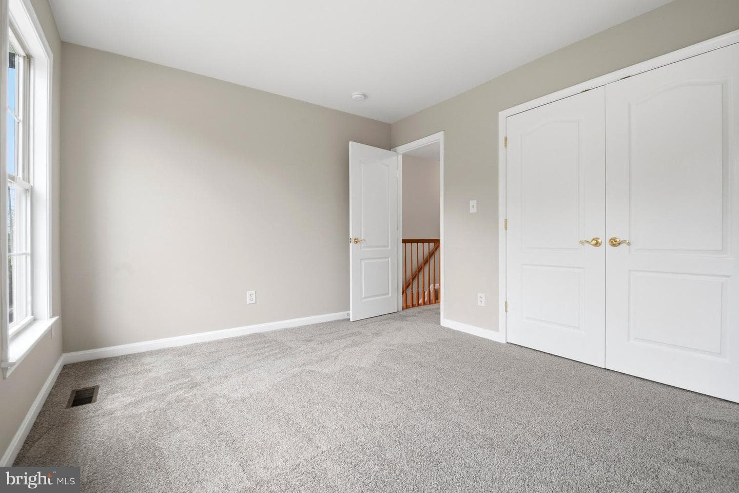 4945 Hazelwood Avenue photo 32