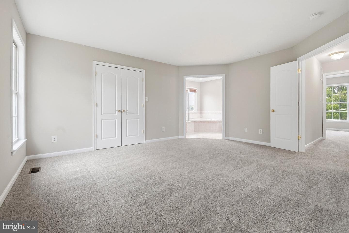 4945 Hazelwood Avenue photo 34