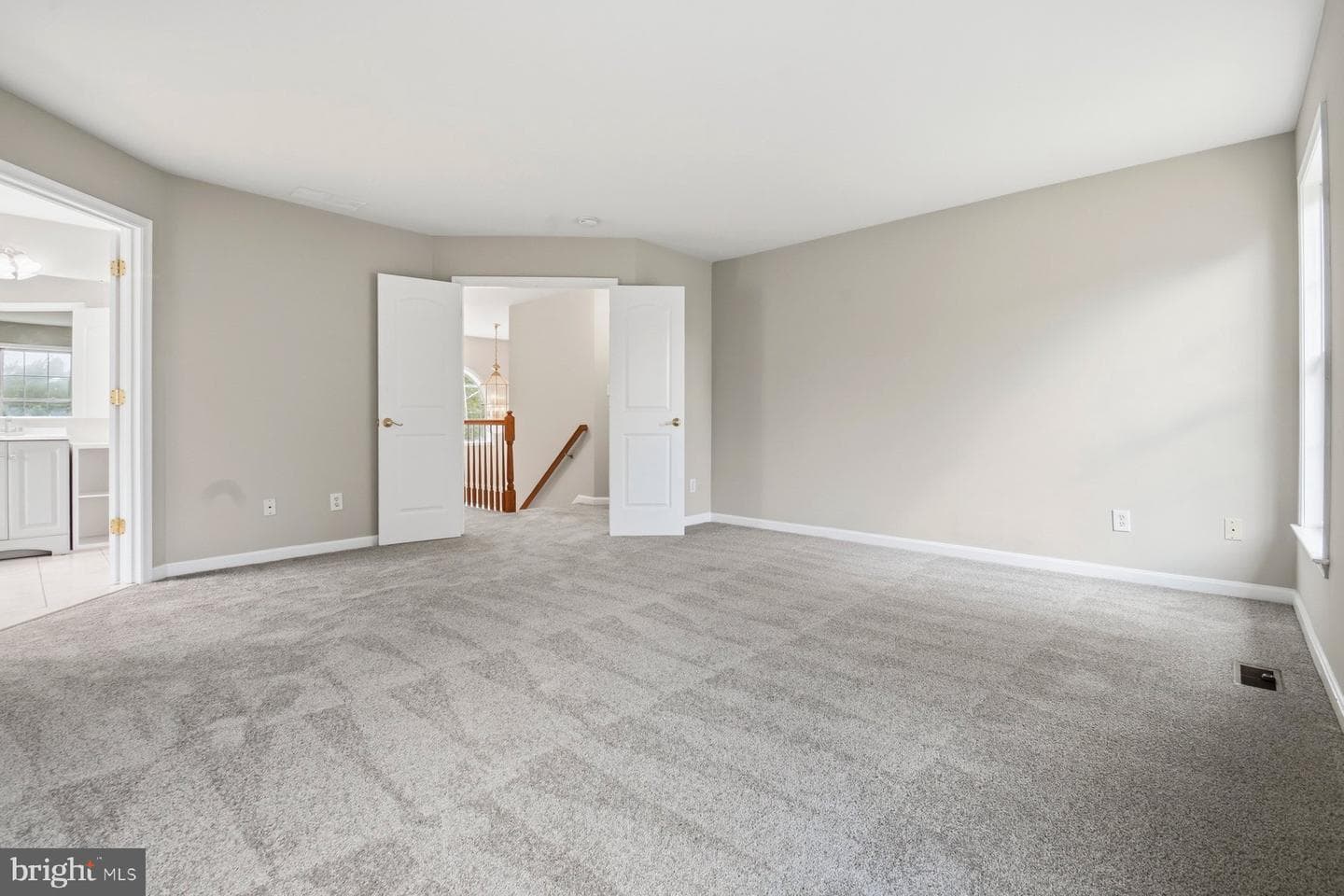 4945 Hazelwood Avenue photo 35