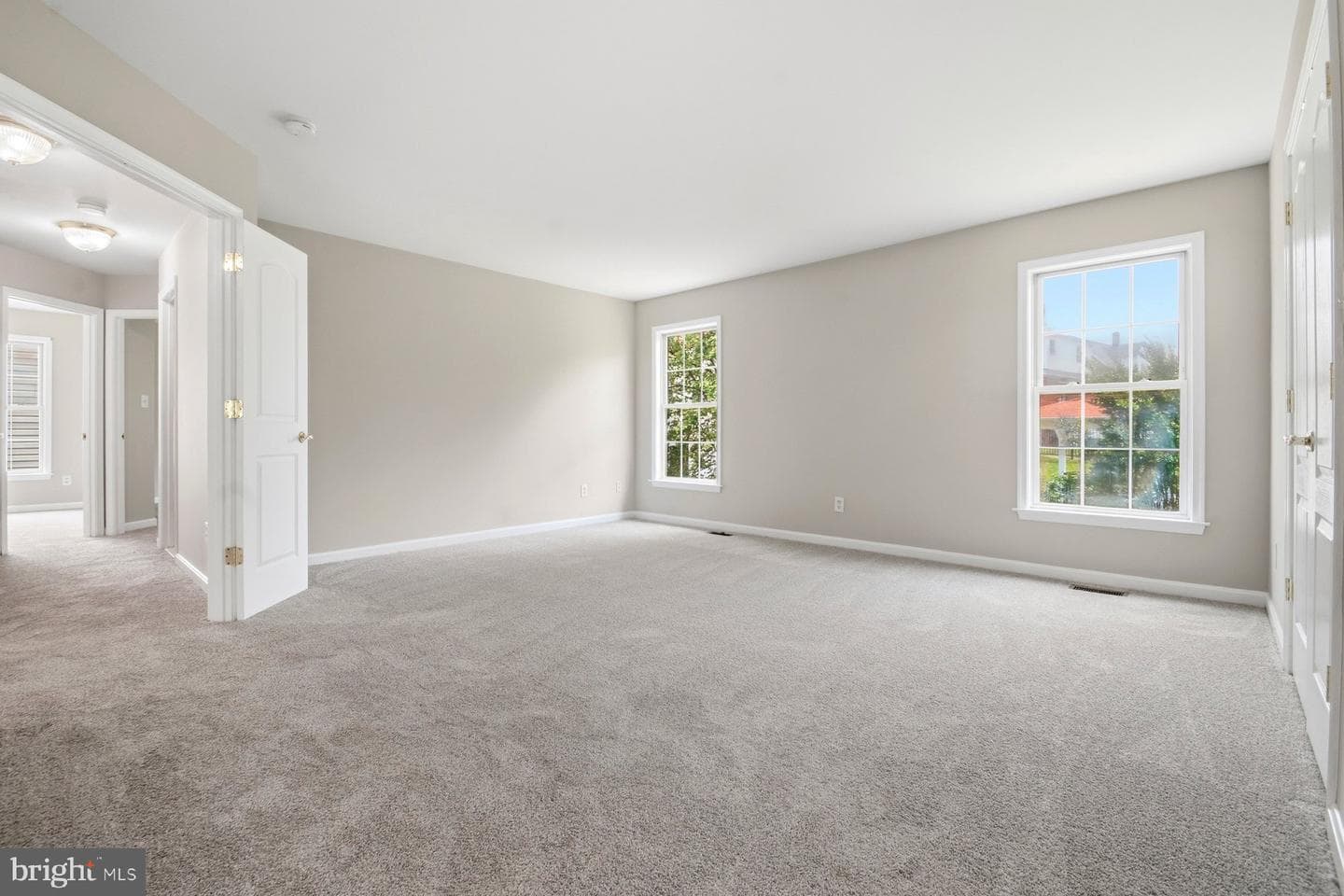4945 Hazelwood Avenue photo 39