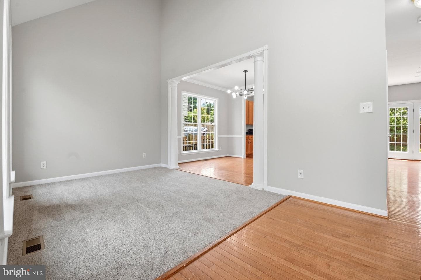 4945 Hazelwood Avenue photo 4