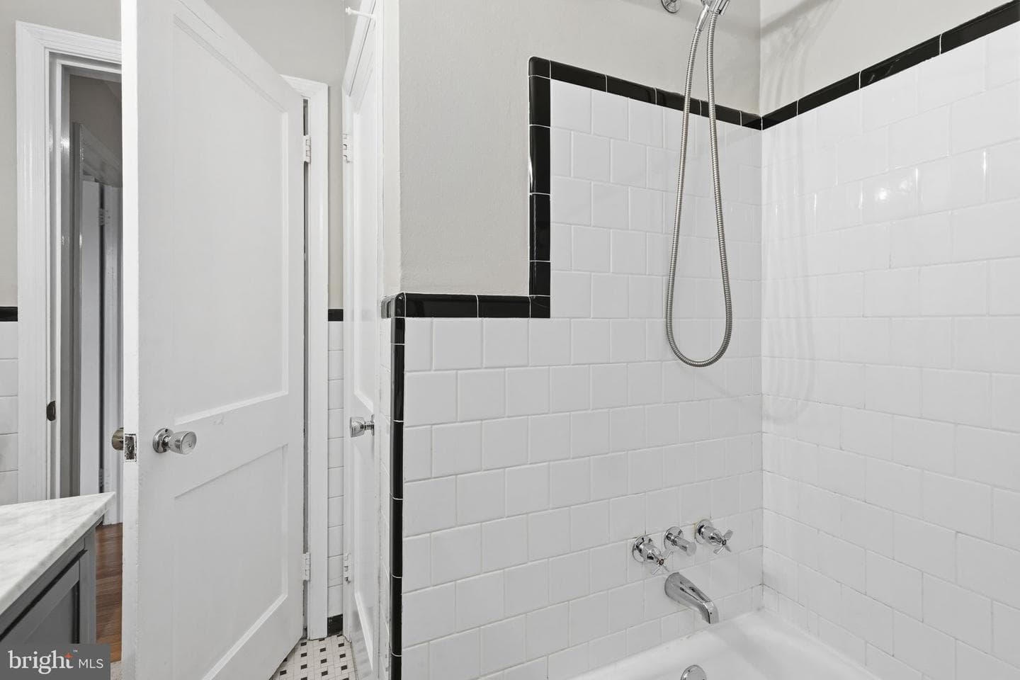 1587 Doxbury Road photo 18
