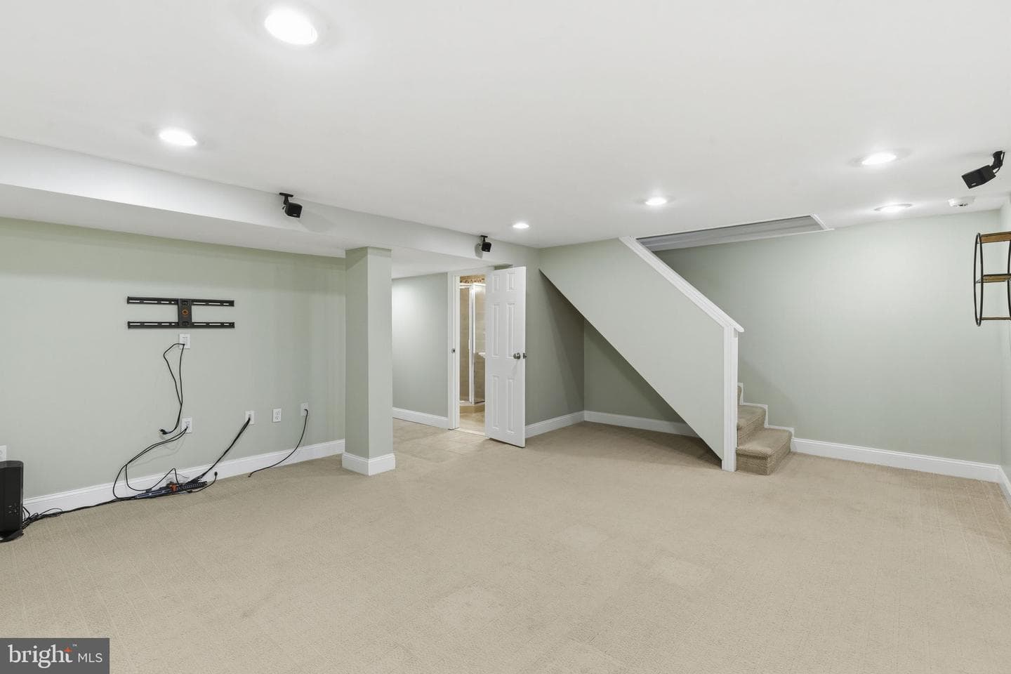 1587 Doxbury Road photo 19