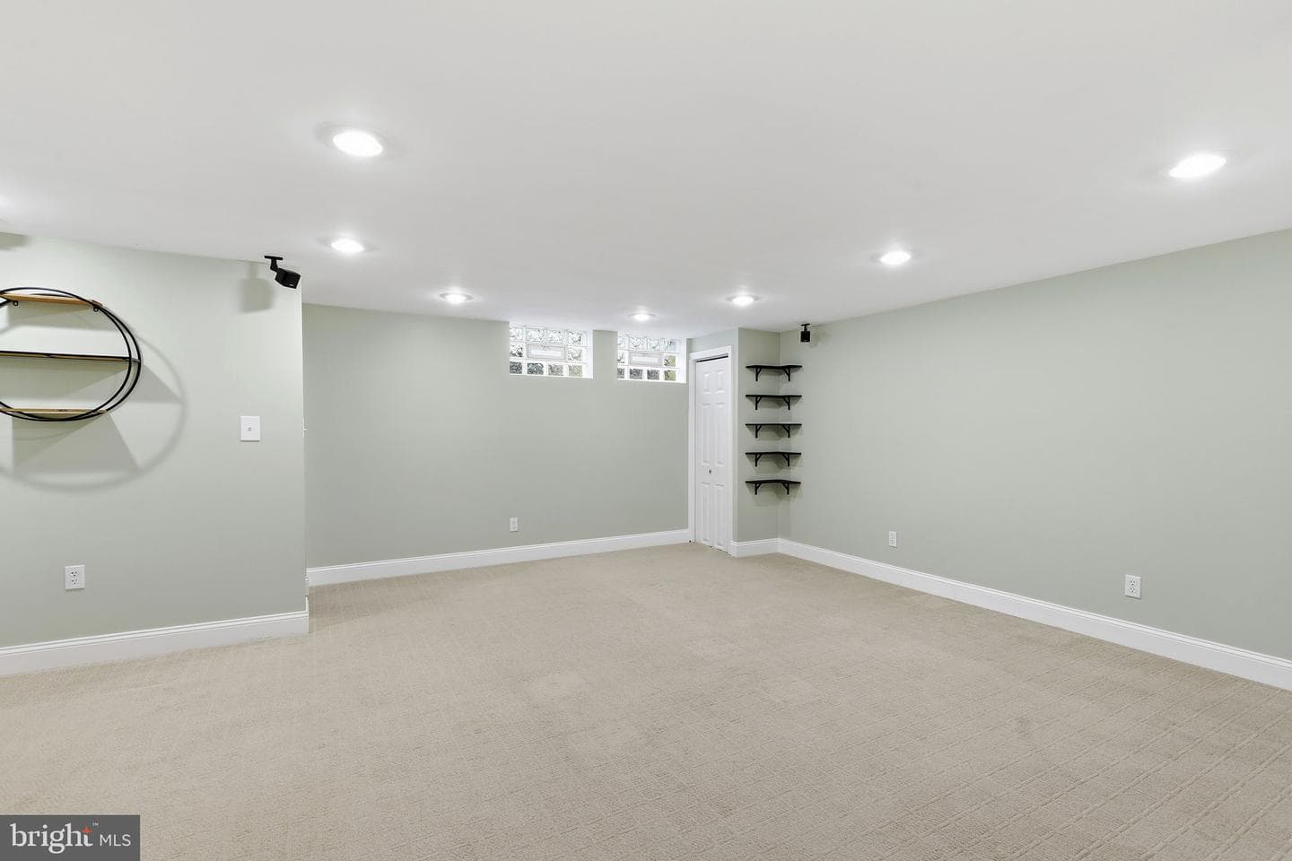 1587 Doxbury Road photo 20