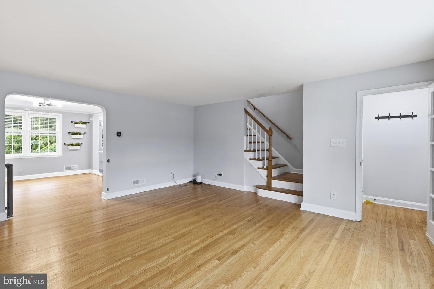 1587 Doxbury Road photo 3