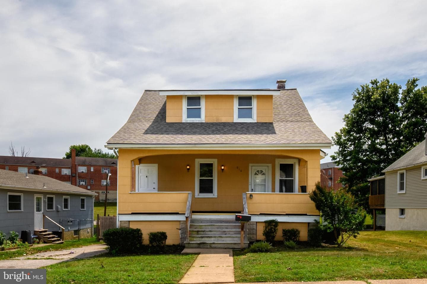 910 Saint Charles Avenue photo 1