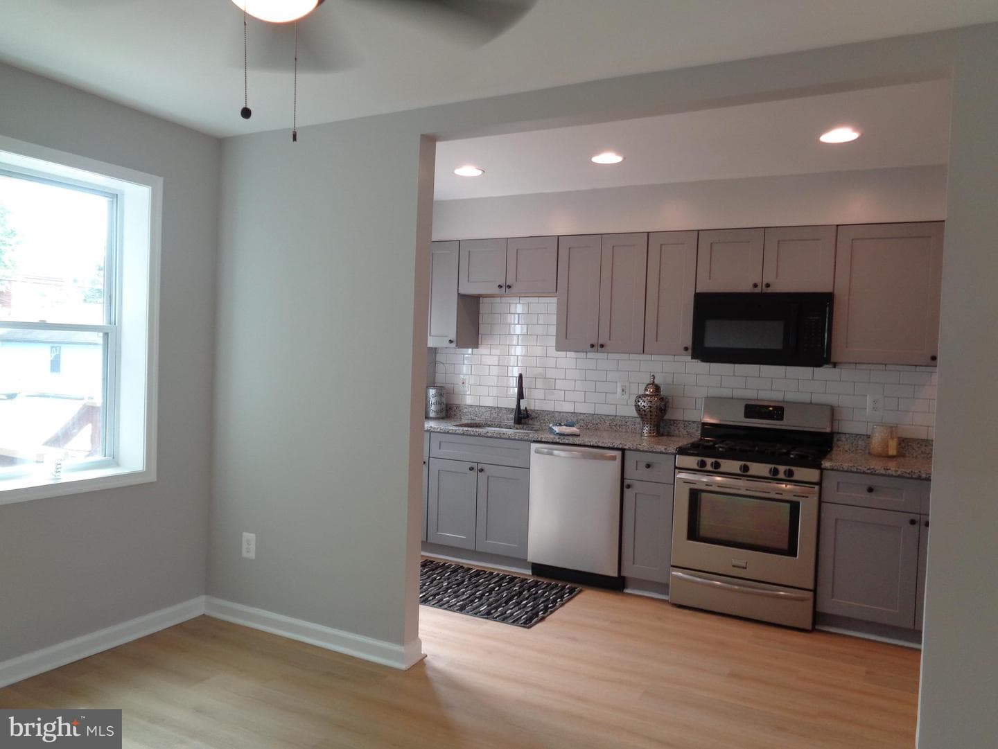 2965 Yorkway photo 10