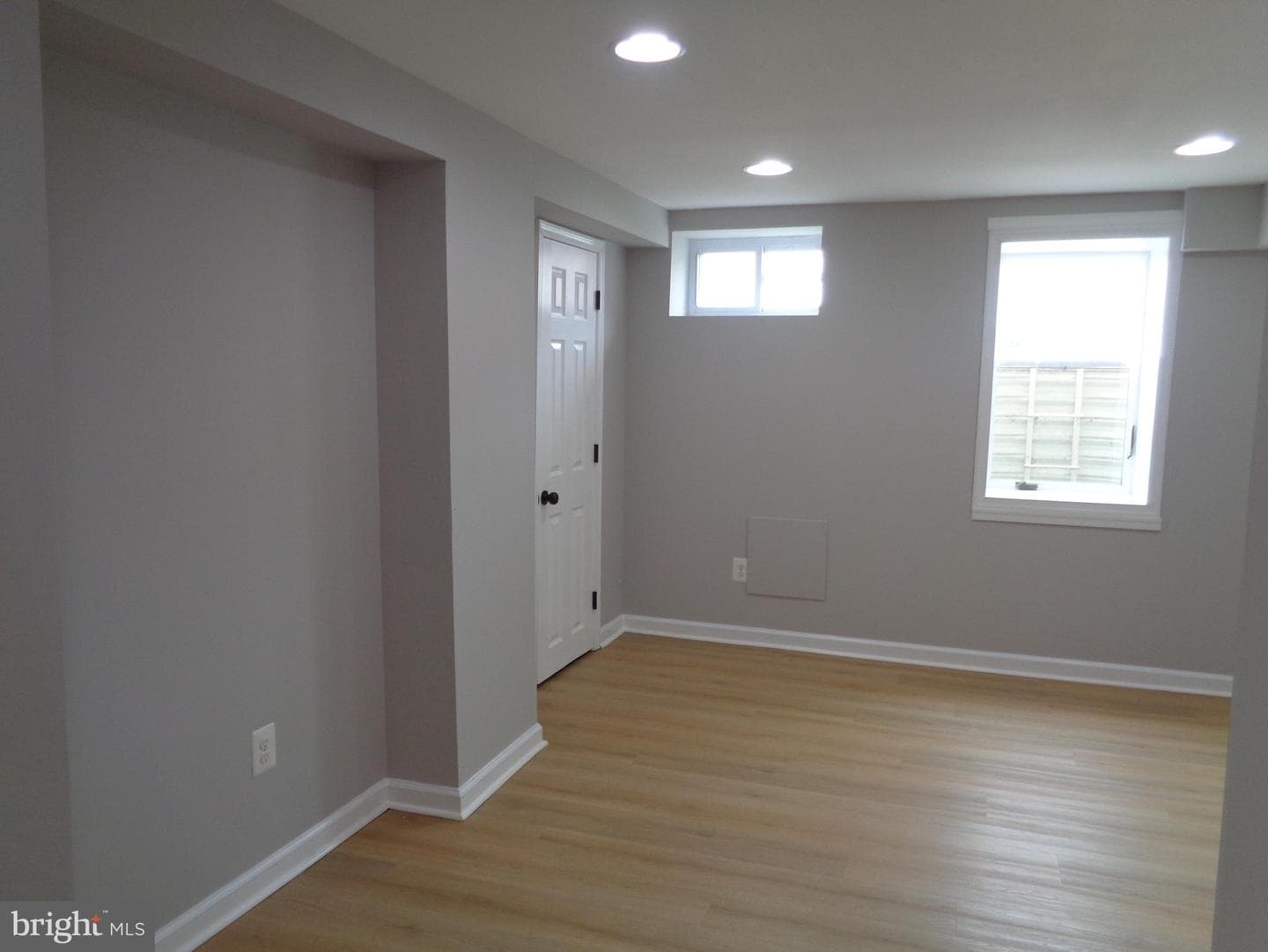 2965 Yorkway photo 32