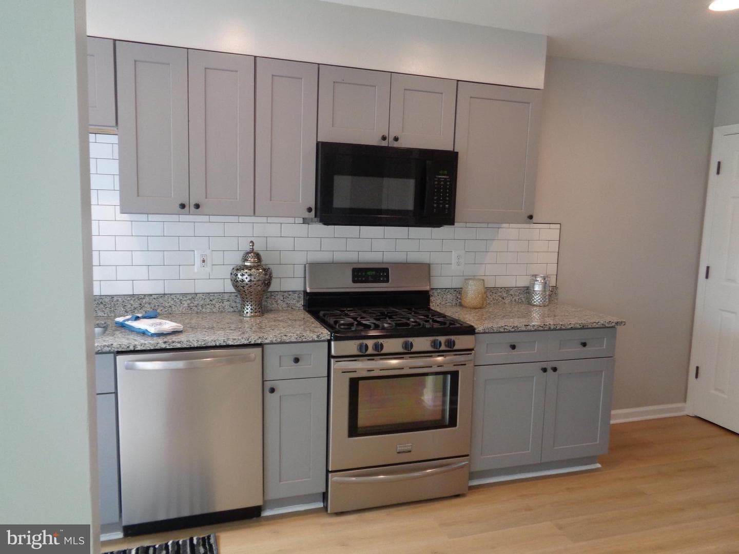 2965 Yorkway photo 6