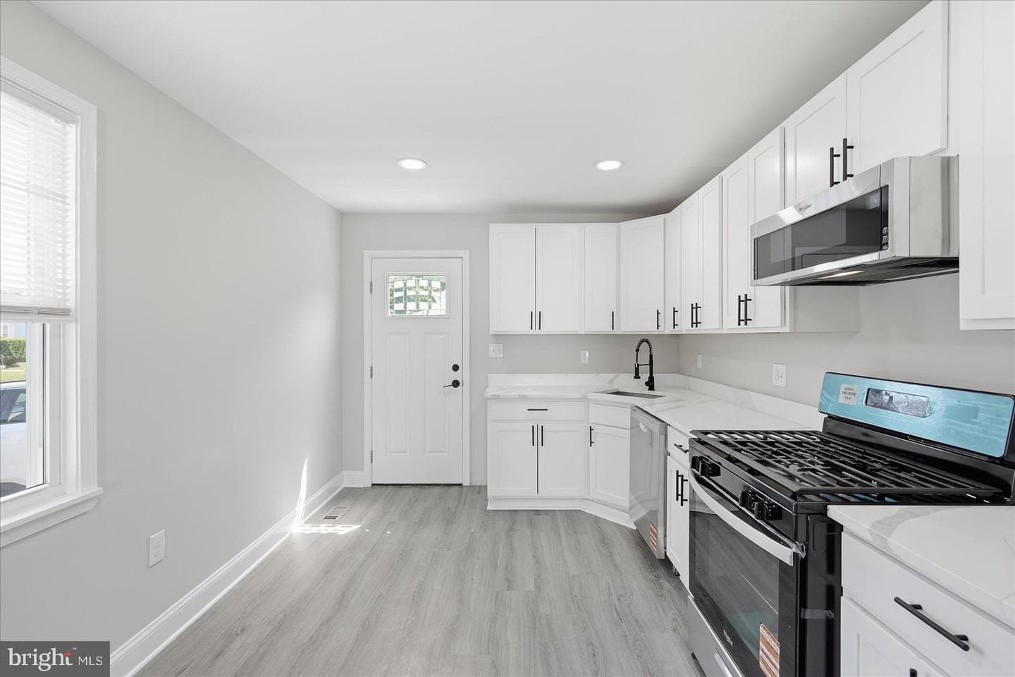825 Martin Road photo 10