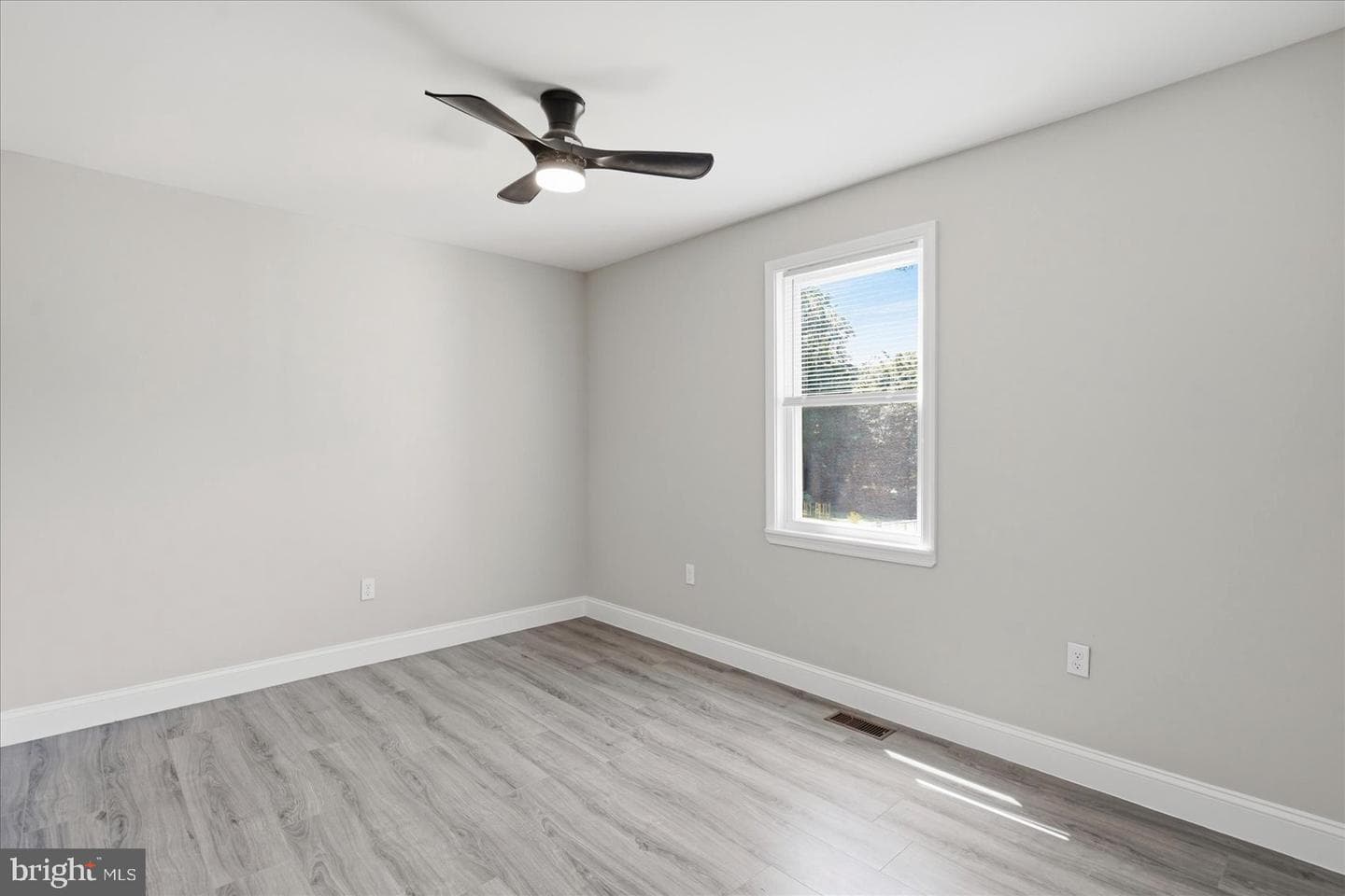 825 Martin Road photo 17