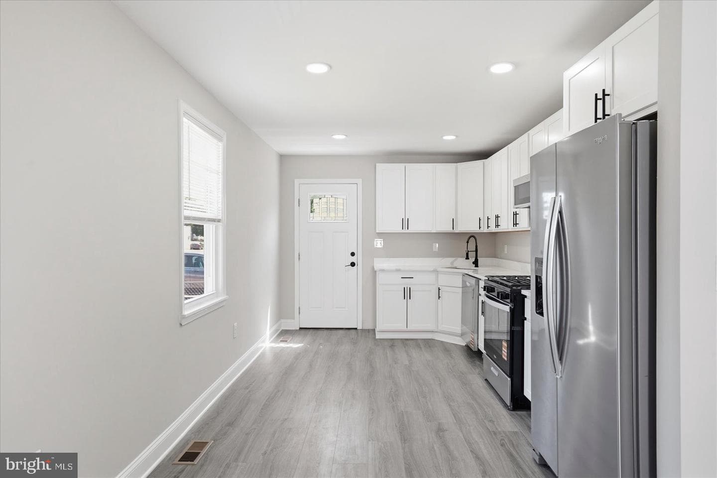 825 Martin Road photo 8