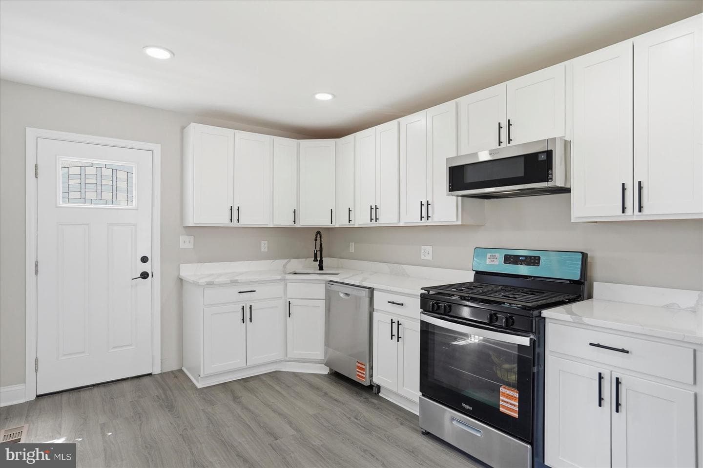 825 Martin Road photo 9