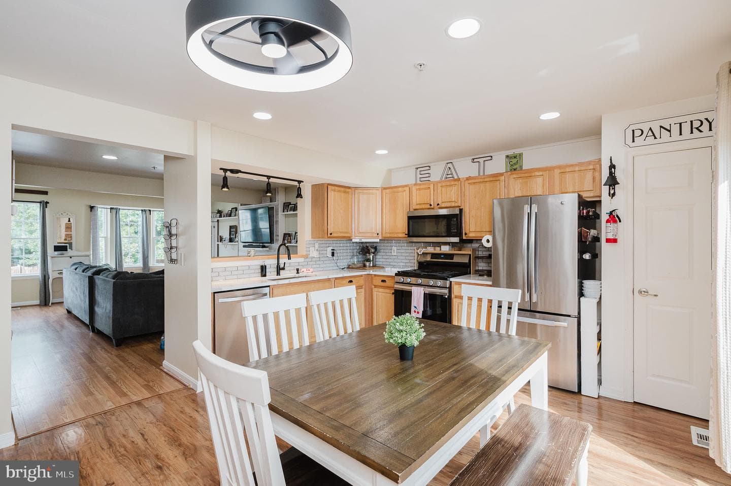 12 White Laurel Court photo 8