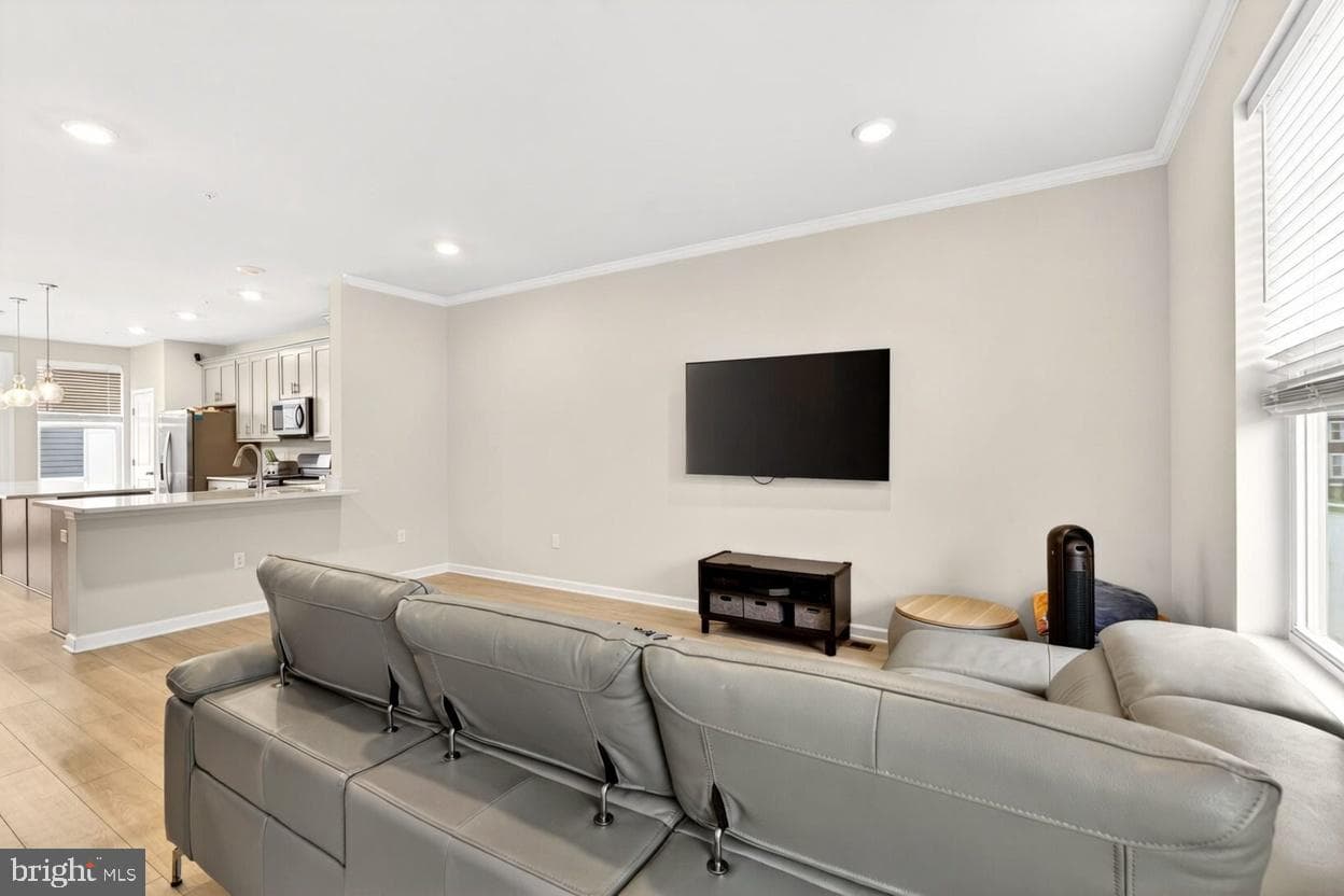 6512 Greenleigh photo 4