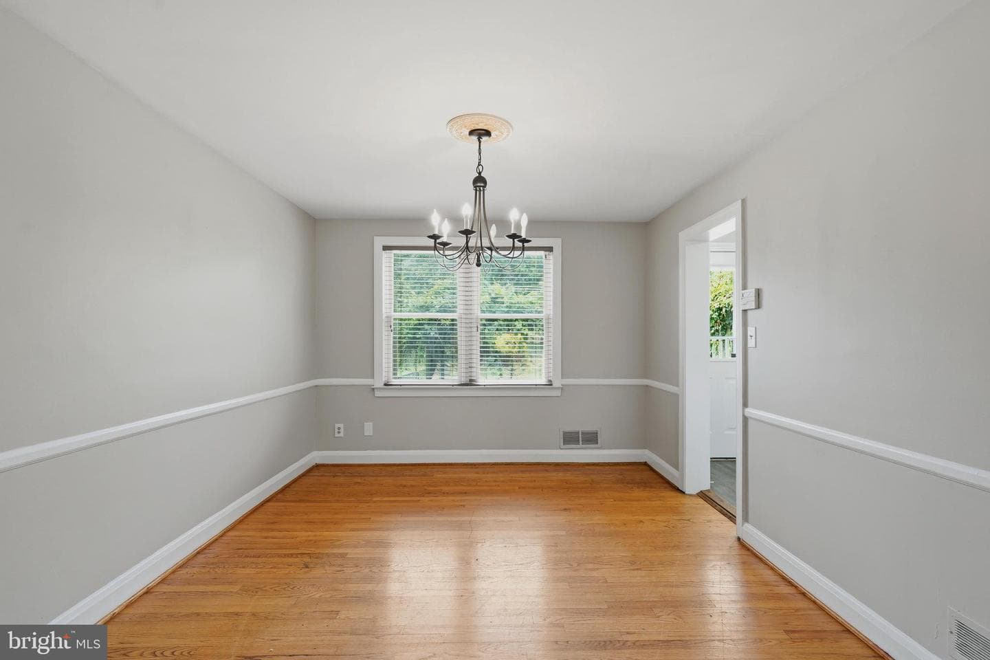 8614 Pleasant Plains photo 7