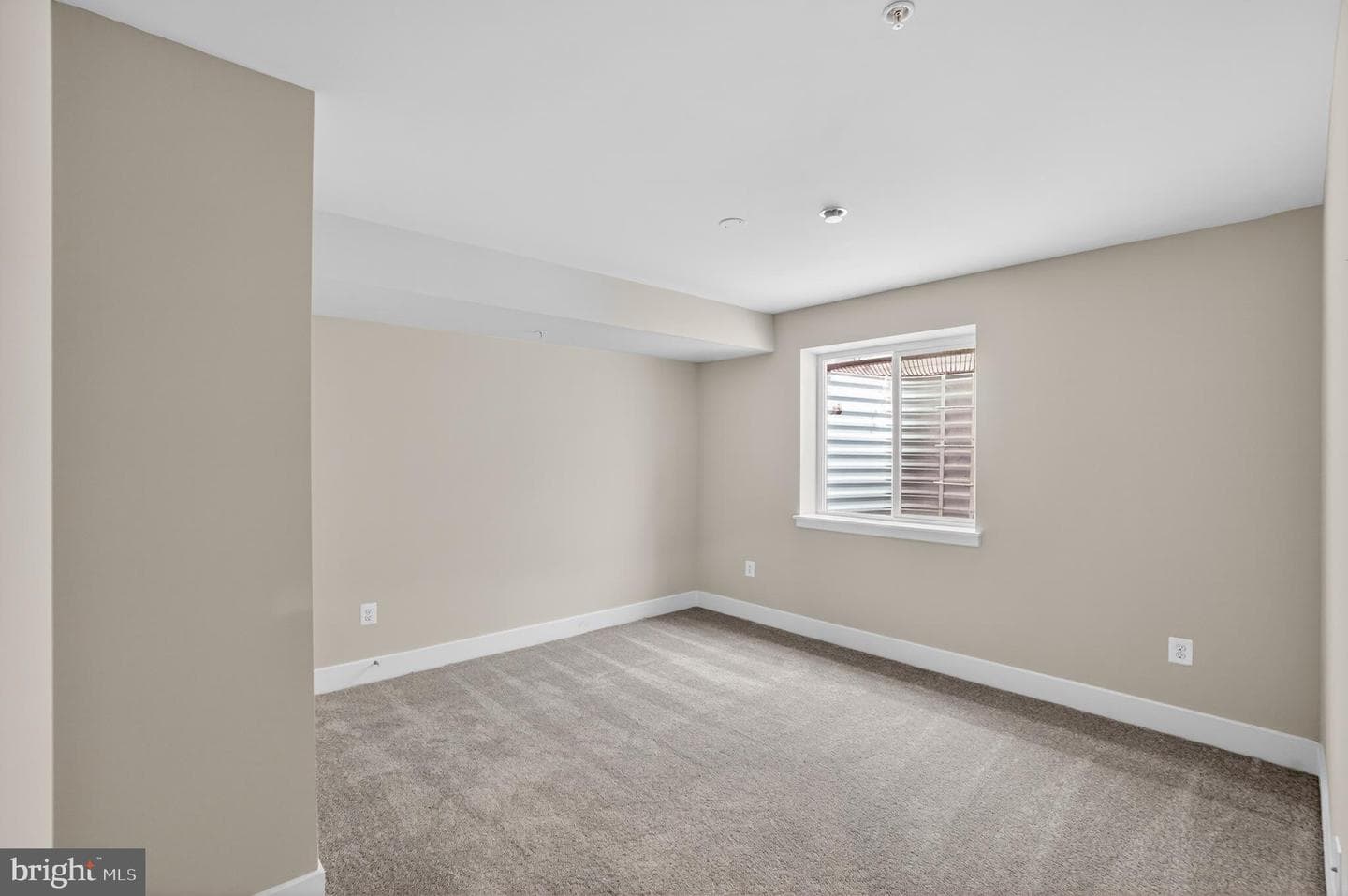 504 Willowshire Street photo 12