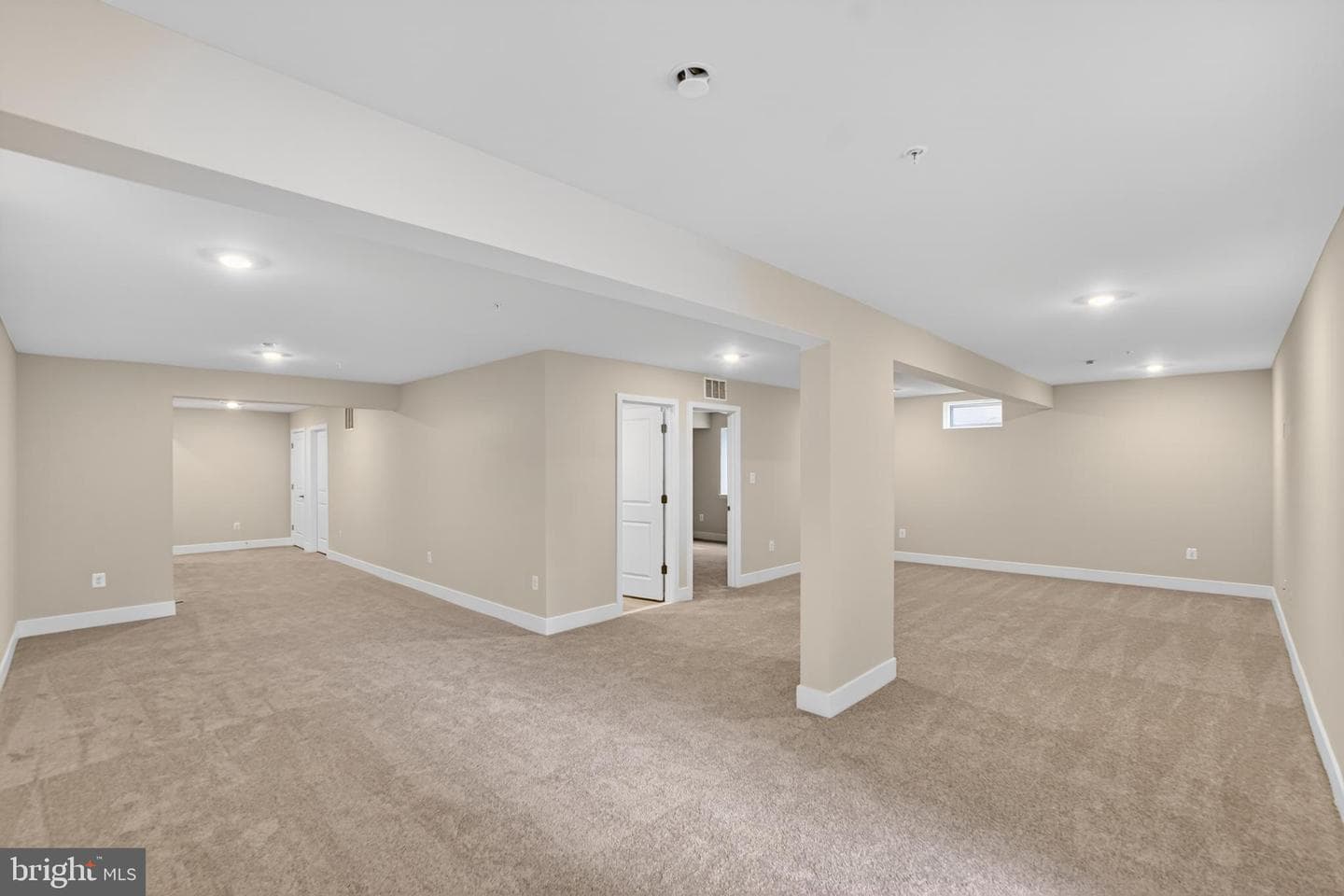 504 Willowshire Street photo 17