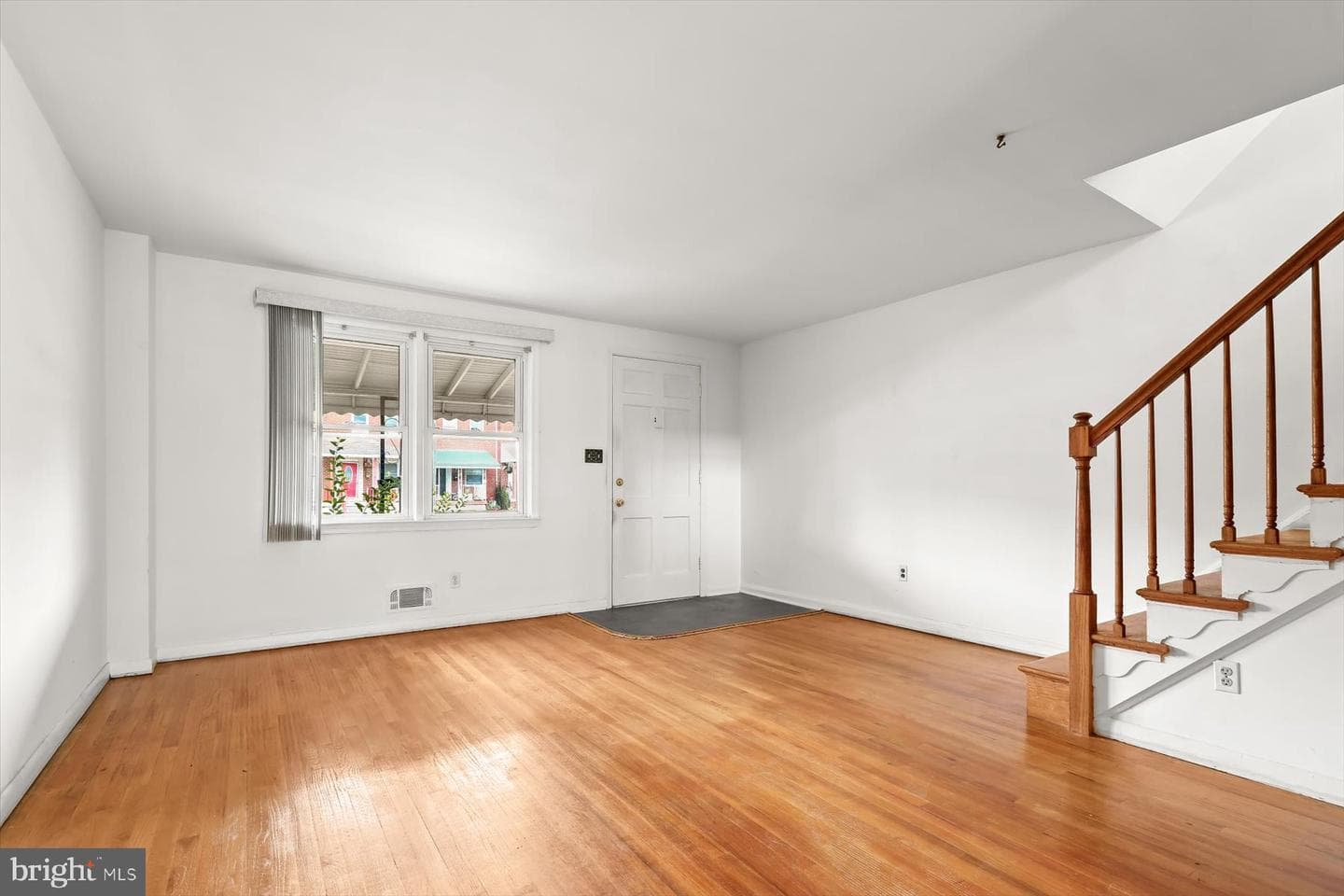 2112 Graythorn Road photo 5