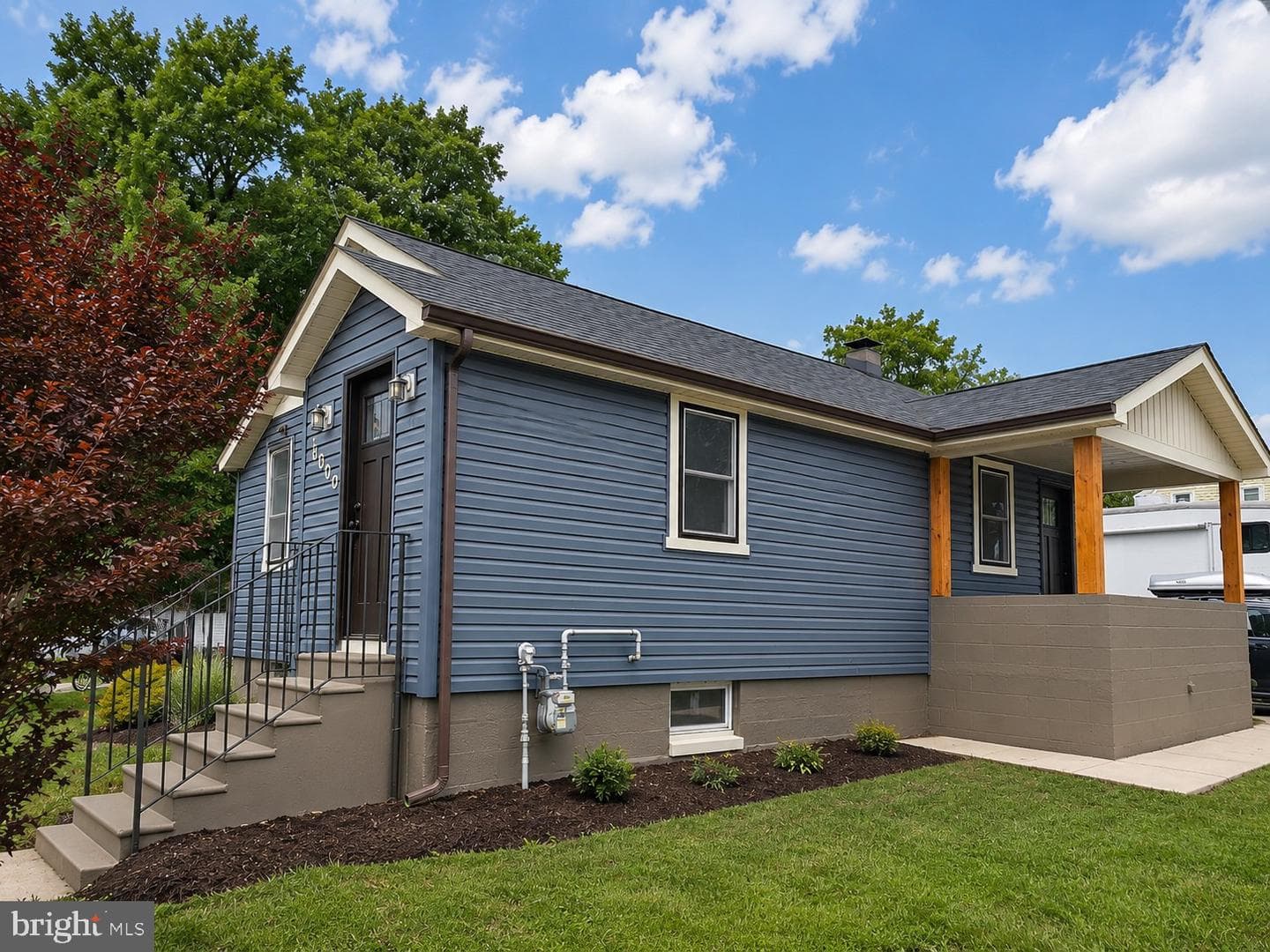 1000 Rosedale photo 1