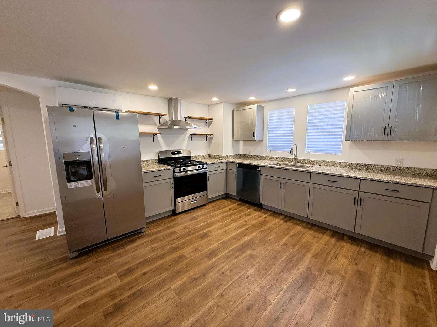 1000 Rosedale photo 27