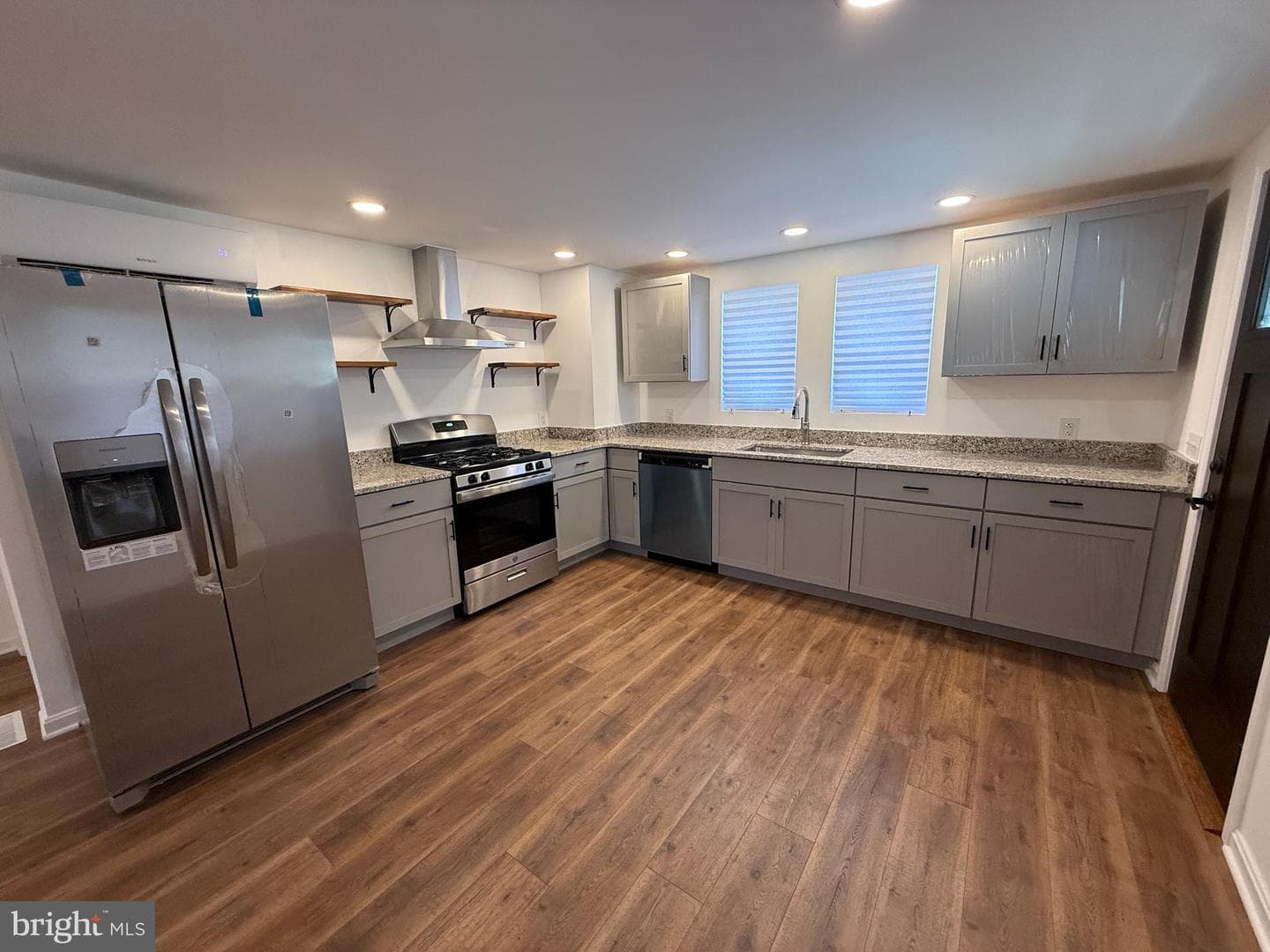 1000 Rosedale photo 28
