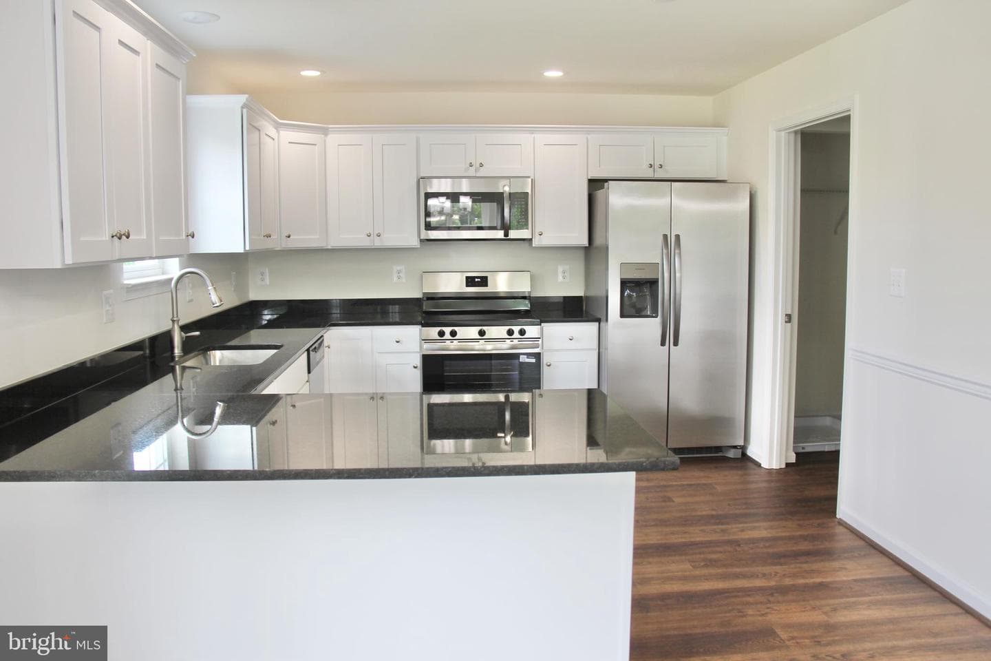 5948 Sunset Avenue photo 6