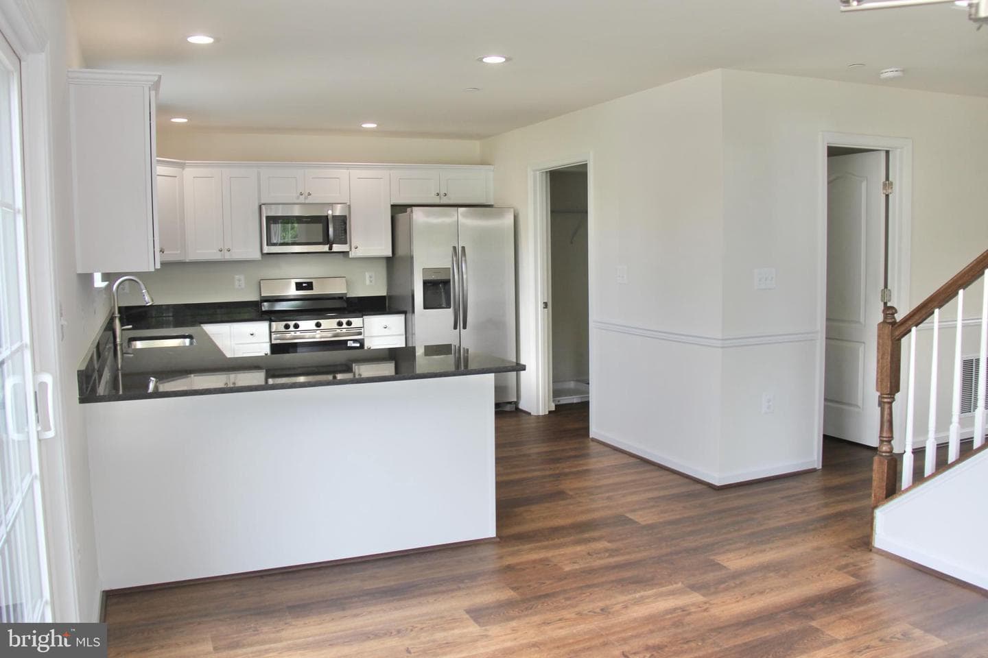 5948 Sunset Avenue photo 7