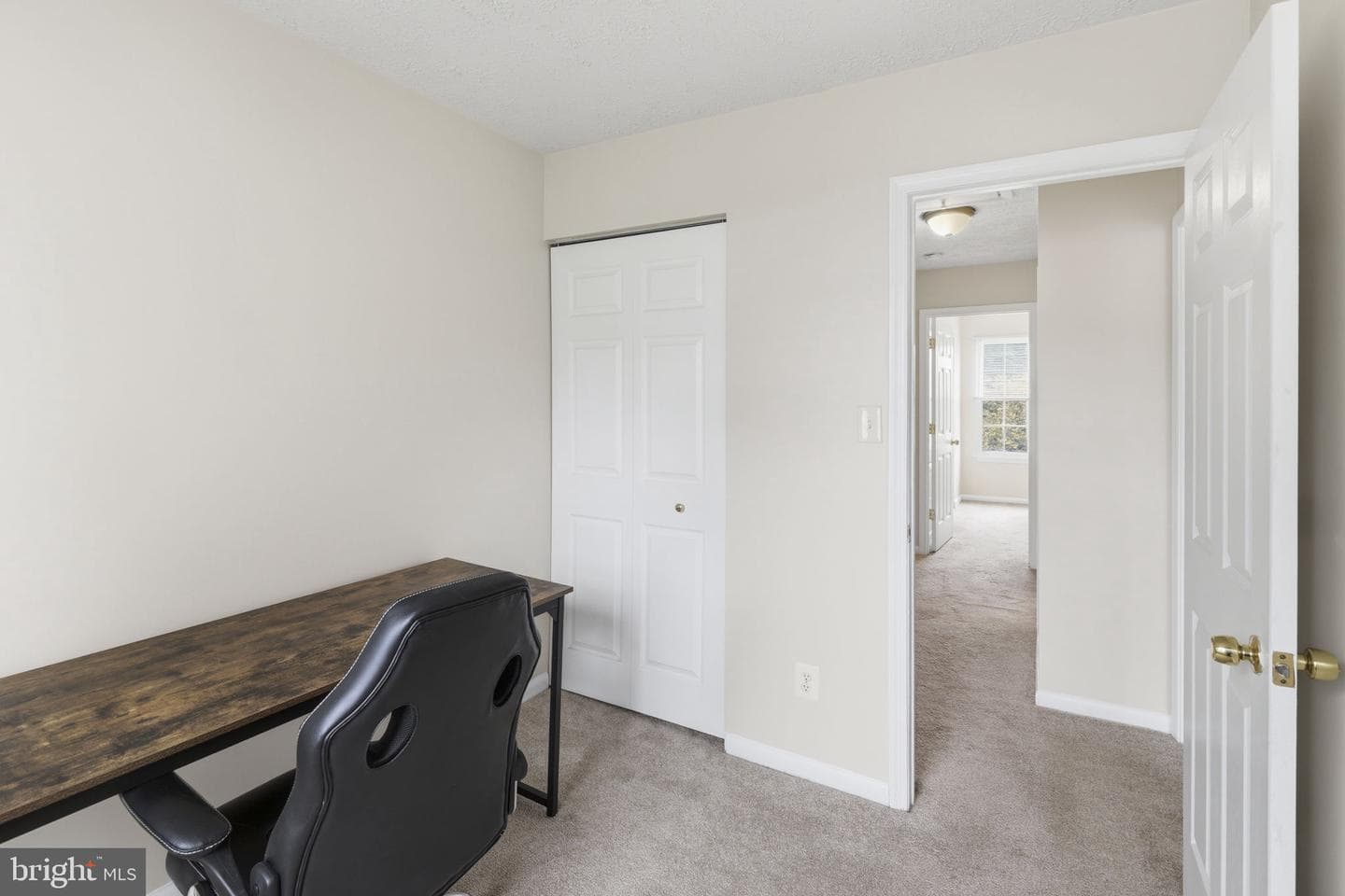 8 London Perry Court photo 13