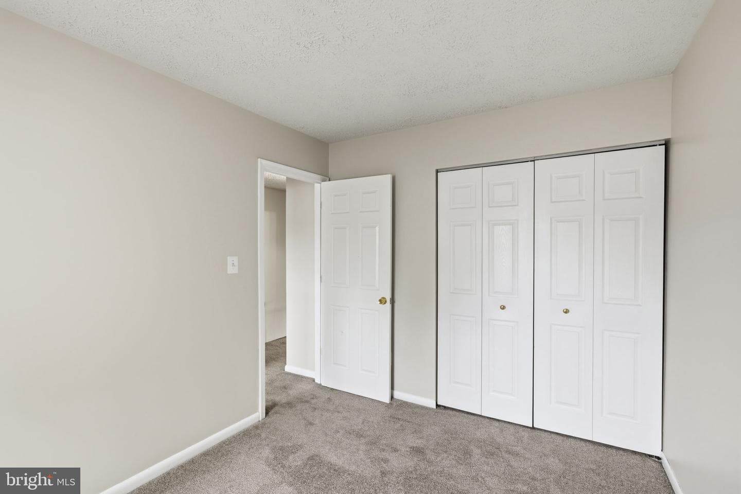 8 London Perry Court photo 15